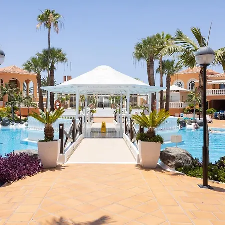 Apartment Exclusive Attic Vistas: Seaside Retreat With Heated Pool Arona (Tenerife)