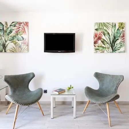 Apartment Exclusive Attic Vistas: Seaside Retreat With Heated Pool *