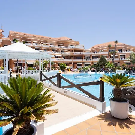 Apartment Exclusive Attic Vistas: Seaside Retreat With Heated Pool *