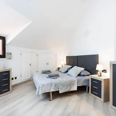 Apartament Exclusive Attic Vistas 3 With Breathtaking Sea View, Only 100 M To The Sea, Heated Pool, Aircon, Wifi Arona (Tenerife)